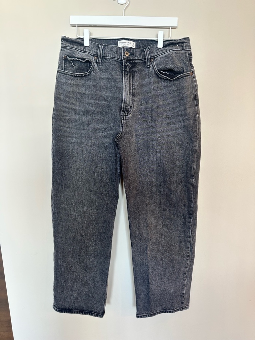 Abercrombie & Fitch Women’s Straight-Leg Jeans in Washed Black 32R